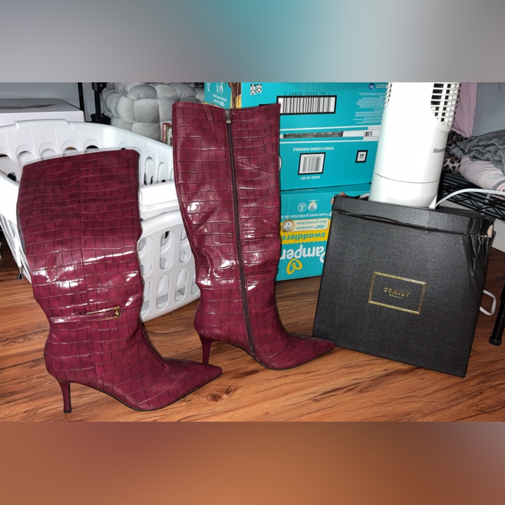 Never worn Dark red snake skin healed boots size 9.5
